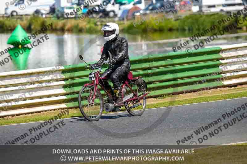 Vintage motorcycle club;eventdigitalimages;mallory park;mallory park trackday photographs;no limits trackdays;peter wileman photography;trackday digital images;trackday photos;vmcc festival 1000 bikes photographs